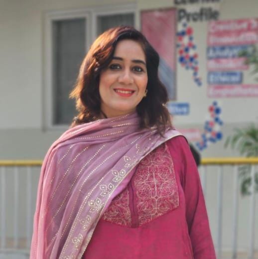 Toshinia Younas